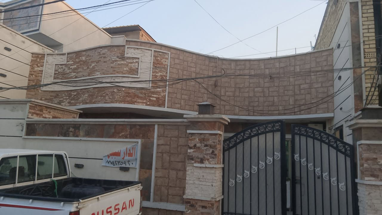 السلام عليكم بيت 200 م طابق واحد قرب جامع الفاضلي زراعي سند 25
الواجهة 10م
النزال 20م
السعر 230 مليون 
الاستفسار الاتصال ع الرقم
***********
