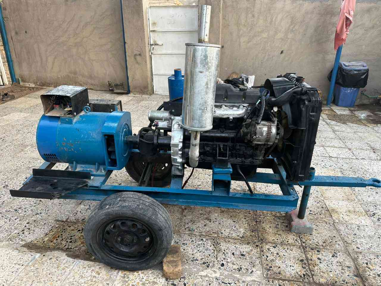 السلام عليكم
مولده كيه 2701راس توليد ٣٠ كيفي ثريفيز ١٢٠ امبير محرك  لاتنقيص ولا بخار مولد جاهز عالفحص 
الاستفسار والاتصال 
***********
***********
