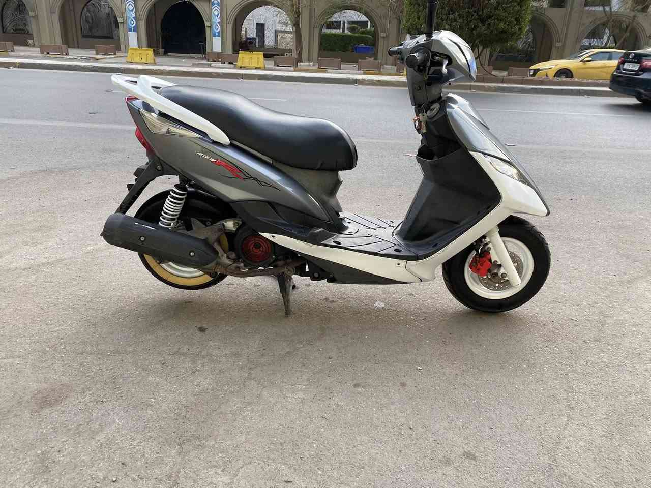 ماكس ثعلب الدراجه نضيفه كلش اي نقص مابيها شوفت عينك السعر 650 وبيها مجال بصيط *********** بغداد شارع حيفا
