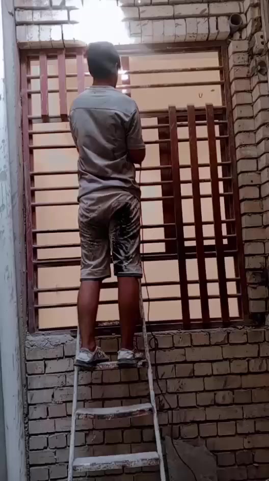 السلام عليكم يوجد صبغ شبابيك وأبواب وتفليش وتنضيف البيوت الرقم***********
