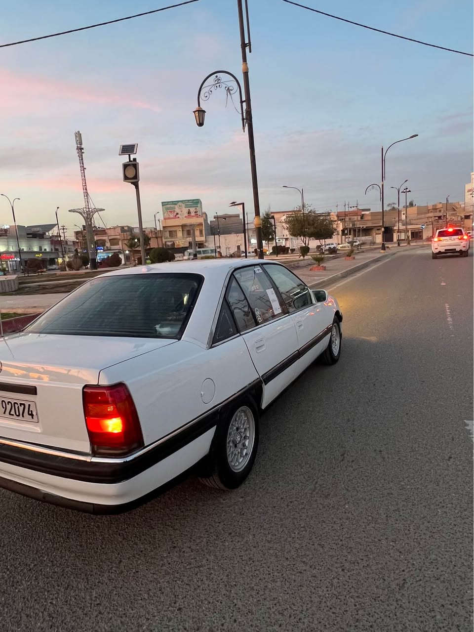 سلاموو عليكم ئؤپل ئؤميگا موديل1992محرك 20بيلاد گير عادي سياره بدون ضرر بدون خياس سبوغ حيزام جماليه فقت  رقمو سنويه جديد لحد2029 هزه جديد شرت تحويل و وكاله سياره  مابي نقص من دعامي لدعامي شرت ت سياره علا وضع شريكه :سعر52)بيها مجال بسيت 
***********
*********** مكاني كركووك كركوك, العراق
