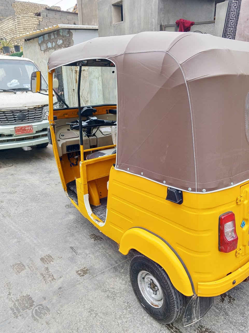 السلام عليكم تكتك موديل 18 نضيفة السعر 6 مملايين و250  رقم انكليزي للاستفسار ***********
