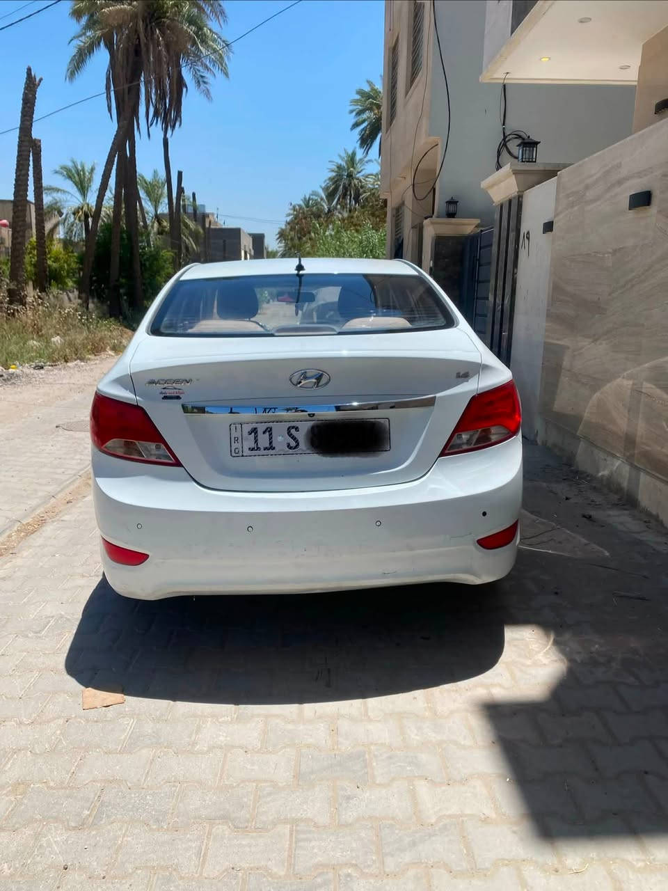 السلام عليكم للبيع هونداي اكسنت ٢٠١٦ خليجي فول موصفات فتحه حساس خلفي 
محرك ١٦٠٠ رقم بغداد انكليزي بسمي تحويل ثاني يوم سياره جديده مال بيت اي نقص مابيه كير محرك صدر تبريد ثلج 
مكفوله من الضربه بيه بس ربع الباب الخلفي صبغ وبارد موضع بلسونار 
مكاني بغداد كريعات سعر١٠٥ 
الشراي يتصل مكلف بلنشر 
***********
