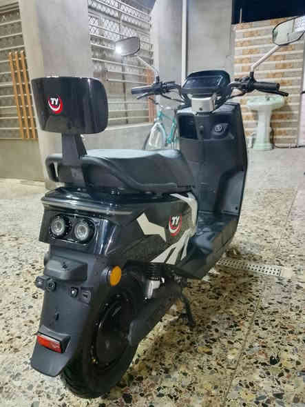 دراجه شحن جديده لوك علفحص بطاريات 6كبار نظام Rبك بيها بس جوه يم التريشه كسر زغير وسويته وفطر بلجاملغ الامامي السعر 700 مكاني بغداد حي اور ***********
