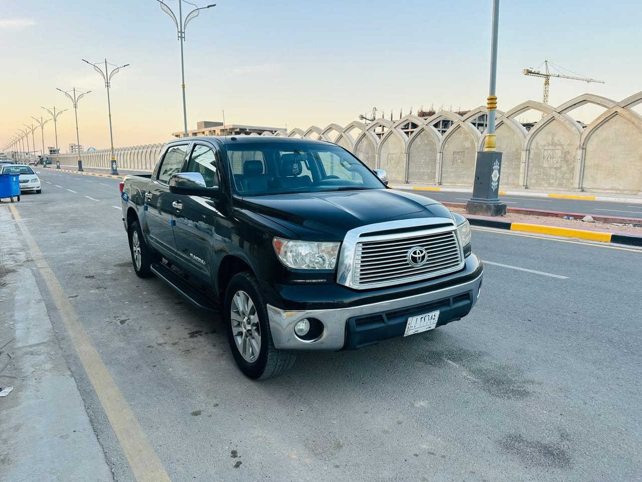 تويوتا تندارا بلاتينيوم موديل 2013 ماشيه 70 الف فقط السعر 168 وبيها مجال بسيط للأستفسار 
*********** 
بيها صبغ جاملغ امامي فقط 
فول مواصفات بلاتينيوم فتحة سقف كشنات جلد كهرباء تحكم ستيرن جهتين مكينه V8 5700 جامة خلفية كهرباء فور ويل باب طويل بدي قصير تبريد وتدفئة بالكشنات شاشه رادارات كامره دواره السيارة جديدة وجاهزة مكانها كربلاء المقدسة
