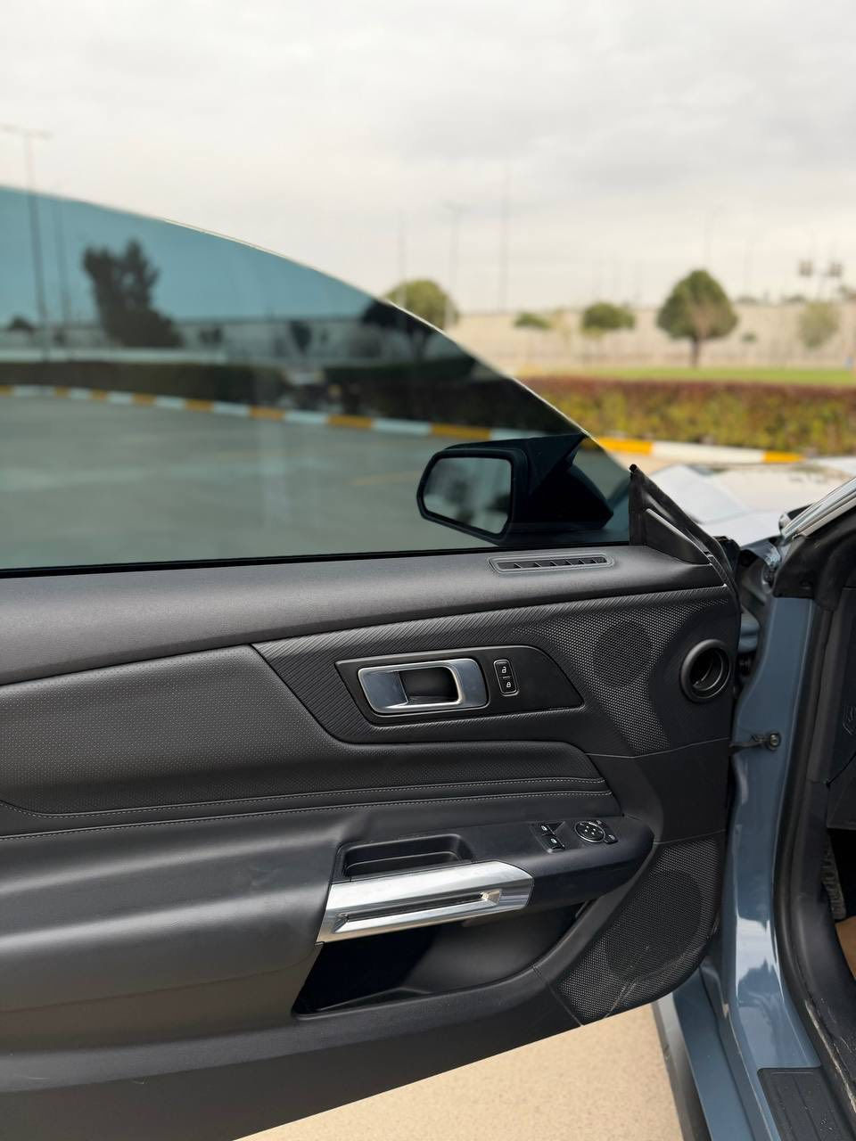 FORD MUSTANG GT 5.0 💥
الموديل : 2024 🚘
اللون : سمنتي ( اللون الجديد )  
رادار جانبي 👀 
رادار امامي 👁️ 
داخل اسود جلد 
كير 10 نمر
كشنات تدفئة وتبريد 
اكتف كزوز 
هندبريك بصمة ✔️ 
تحديد مسار 🛣️
مري حساسات 
ستيرن تدفئه
شاشة الكتروني داخل الجديد متصل بالكامل
شفتات ستيرن 
ليد داخلي 
اوتو هولد 
6 مودات قيادة 
عداد الكتروني 
حساسات 360 درجة امامي وخلفي 
كاميره خلفيه
كروس سرعه 
المسافه المقطوعه : 10000mi مايعادل 16000 كيلو 
الضرر : جاملغ السكن وباب السكن صبغ وجاملغ السايق كلير فقط وبيها ملاحظتين صغيره بخصة بكد الاصبع بالبنيد وشبر بالجاملغ الخلفي بارد السيارة فقط ايرباك تكمة بدون سيترن وبدون دشبول
السعر 26،500 ( 265 ورقة ) 💸 💵 
السيارة مناقصها ولا درهم صرف لادهن ولا دسكات ولا اي ملاحظة كير ومحرك بشرط 
*** السيارة رقم اربيل  وعنوانها اربيل - ERBIL 
للتواصل : 
*********** 📞 ☎️
*********** 📞 ☎️
