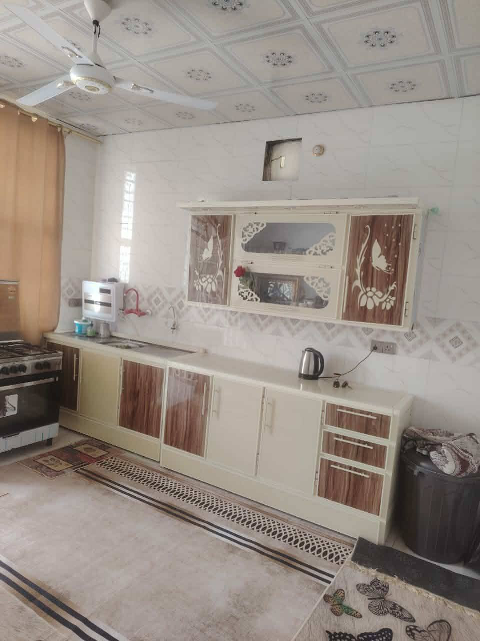 السلام عليكم مشتمل للبيع حي الفرات يم ملعب  كافة الخدمات موجوده بناء حديث بس مضيف بعده ماكامل سعر ٤٢ بي مجال الاستفسار اتصال *********** مراجعه مكتب النوارس شارع مستشفى
