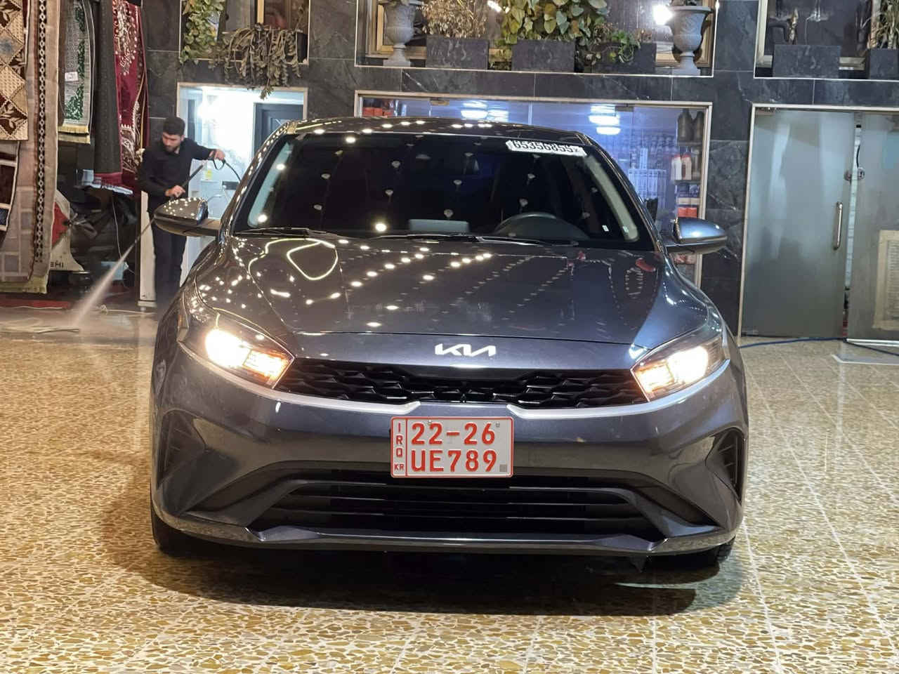 كيا فورتي
2024
السياره بدون صبغ بيها زلخ على كد بابين الي بجهة النفر 
السياره وارد امريكي
مداور ثاني يوم 
ماشيه ٣٩
نص فول وسعرها مناسب
السياره احلى من الصور 
***********
