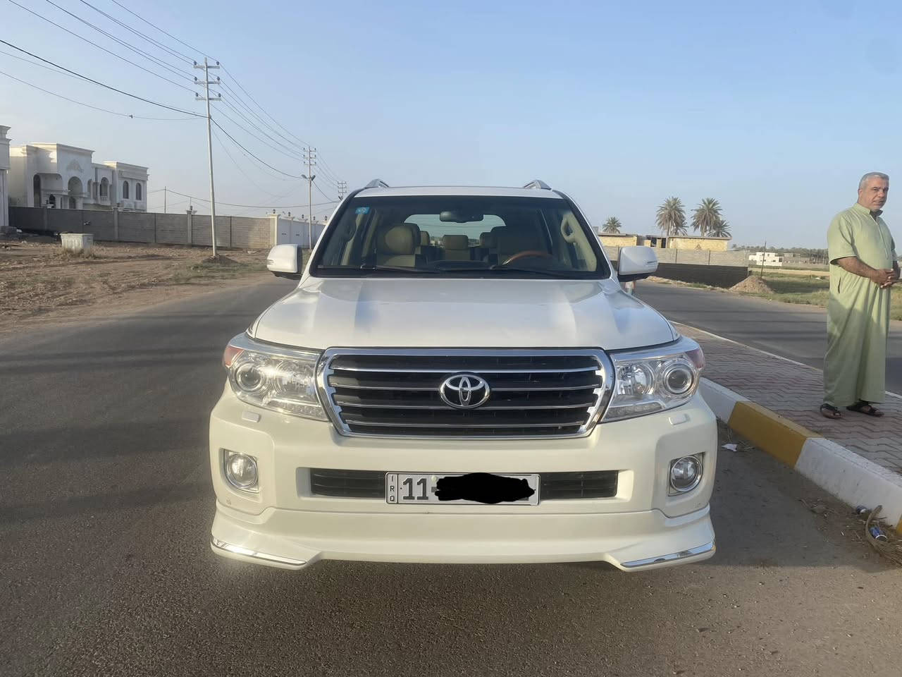 السلام عليكم  لاندكروز بريم 2012 كفالة من الصبغ باسمي بيها بارد قليل 
6 سلندر رقم بغداد  مشروع وطني 
اللون ابيض صدفي
سلايت روف 
فور ويل 
ابواب بصمتين
كشنات جلد 
كشن كهرباء 3دكم
اشاير مري
جام اوتو
لايت زنون 
تبريد ثلاث قطع 
ثلاجه
‏‎تحكم استيرن
السيارة جديده ومامتعوبه
السعر 365 وبيها مجال قليل للشراي 
العنوان الرمادي ***********
