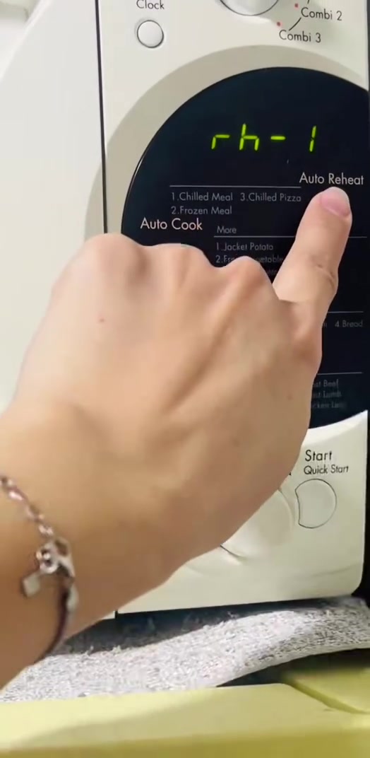 مايكرويف للبيع او المراوس بمبرده
نوع LG مايكرويف وفرن 2في 1

بس مامجربه الفرن ماعرفله 🤭

السعر 60 الف


**إذا كنت صاحب هذا الإعلان وتريد حذفه لأي سبب، رجاءا أرسل رسالة إلى الدعم الفني**