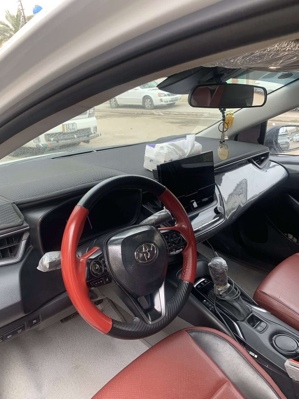 السلام عليكم كورلا بلاك ادشن موديل 2025 بأسمي السيارة ماشية 25كم السيارة مكفولة ماعدا اصبعين بالباب الورة الصدر وترجع BDR  متبين السعر 156 وبيها مجال بسيط مكاني الدورة للاستفسار ***********
