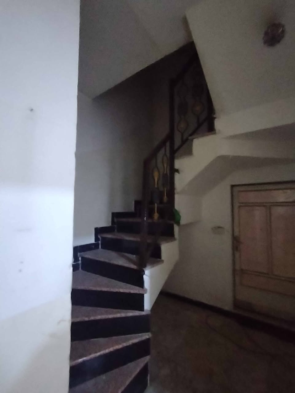 دار للايجار خسرويه قرب دائرة الشؤن
يحتوي على ثلاث غرف
مطلوب عائله صغيره
قيمه الايجار ٤٠٠ نهائي
مكتب الخارطه العقاريه
***********
