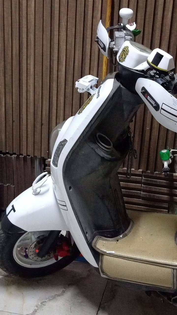 سلام عليكم ورحمة الله وبركاته دراجه بوليس  دراجه رنبه 2014 دراجه نضيفه بمعنه الكلمه فول مواصفات بيهه ملضومه زنون وتخم تأيرات جدد والدراجه مامفتوحه الاستفسار علئ واتساب رقم  *********** السعر 900 وبيهه مجال العلوان حي البساتين مدرسه الاساور مراسله واتساب فقط
