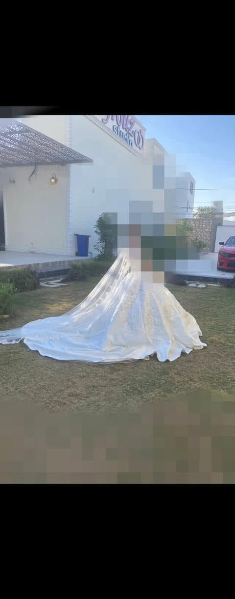 سلام عليكم 
بنات بدلة زفاف ملكية للبيع فخمة كلش التصوير ضالمها قماشها ستن ثقيل وشغلها هاند ميد مع طرحة ملكية ٥ امتار تقريبا ماخذتها من مصمم الازياء سيف العامري سبب البيع مكان ما عندي الها ومغسوله ومكوية مكاني نجف


**إذا كنت صاحب هذا الإعلان وتريد حذفه لأي سبب، رجاءا أرسل رسالة إلى الدعم الفني**