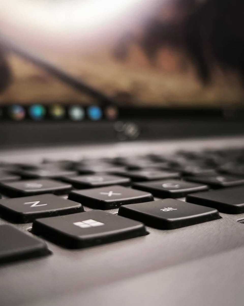 💻 Dell Precision 3551
🔹 المعالج: Intel Core i7 الجيل العاشر H
🔹 الرام: 16GB DDR4
🔹 التخزين: 512GB SSD
🔹 كارت الشاشة: NVIDIA Quadro P620 4GB خارجي
🔹 الكارت المدمج: Intel Graphics 8GB
🔹 الشاشة: 15.6 إنش FHD
🔹 السعر: 650 د.ع

✅ مناسب للتصميم الهندسي، المونتاج، برامج الـ 3D، والأعمال الثقيلة مع أداء قوي واستقرار ممتاز.


**إذا كنت صاحب هذا الإعلان وتريد حذفه لأي سبب، رجاءا أرسل رسالة إلى الدعم الفني**