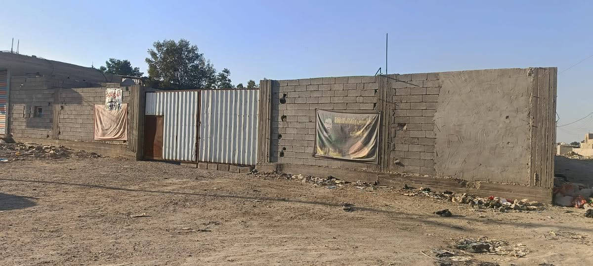 سلام عليكم كراج مساحته دونم يحتوي على غرفتين وصحيات للايجار المكان العماري شارع  قريب ميزانه وبلص سيد خضير للاستفسار ***********
