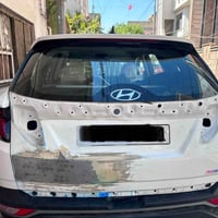 للبيع باب صندوق توسان امريكي بانزين يحتاجلها صبغ فقط كما موضحه بالصوره...