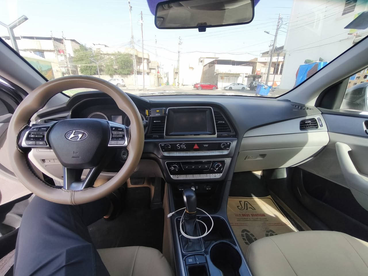 Sonata SE 2018
رقم الشاصي : 5NPE24AF7JH618625

مكان السيارة : البصرة - القبلة

اللون : اسود

لون الغرفة : بيجي (بالصورة موجود) 

الموديل : SE 2018

المكينة : 2400 GDI

الحادث : غرق (فيضان) + تبديل صندوق (بلادي) 

الرقم : بصرة حرة 

الكيلومتر : 200،000 KM

التحكمات الكهربائية كلها شغالة

انظمة القيادة : Sport - Eco - comfort 

المكينة دبل كازكيت (يعني بانزين عادي و انسى الدوانز) + عليها إدامة كاملة من غرفة احتراق و بلكات و نوزلات ومجاول كلهن من الوكالة ع رقم الشاصي

السيارة ما شاء الله نشيطة بالشلعة و التسارع

لايت زنون عالي و ناصي

السيارة صورها بالمزاد موجودة بالمنشور

السيارة حلوة و مرتبة و ما تتعب عليها

السعر : 130 ورقة وبيها مجال للشراي فقط

*********** (متواجد واتساب + اتصال)
