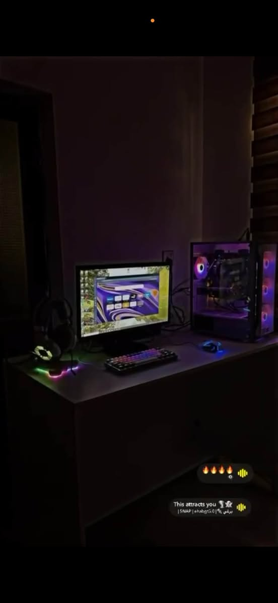 بيع تجميعة بي سي قيمنق متكاملة (PC Gaming Setup) بحالة ممتازة 🔥
السلام عليكم شباب، للبيع تجميعة حاسبة قيمنق متكاملة مع كامل ملحقاتها، الحاسبة نظيفة جداً وشغالة وما بيها أي نقص، وجاهزة للألعاب القوية والمونتاج.
المواصفات الكاملة (Specifications):
 المعالج (CPU): AMD RYZEN 5 3600 (3.6GHz / 32M Cache, 6 Cores / 12 Threads)
 المبرد (CPU Fan): FAN CPU AMD AIR (المبرد الأصلي)
 المذربورد (Motherboard): M.B ASUS B450M-A PRIME AMD
 كارت الشاشة (GPU): GIGABYTE GTX 1650 LOW PROFILE OC D6 (4GB GDDR6)
 الرامات (RAM): CRUCIAL 16GB (2x8GB) DDR4 3200MHz
 التخزين السريع (SSD): LEXAR SATA 128 GB (للنظام وإقلاع سريع)
 الهارد (HDD): TOSHIBA 1.0 TB 7200 RPM SATA (لخزن الألعاب والملفات)
 الباور سبلاي (Power Supply): FSP HYPER K 600W 85%
 الكيس (Case): XIGMATEEK GAMING X ARCTIC 3FAN WHITE (كيس أبيض مميز مع 3 مراوح تبريد وإضاءة RGB)
الملحقات المشمولة بالبيع:
 شاشة سامسونج (Samsung Monitor).
 كيبورد ميكانيكي مدمج (RGB Mechanical Keyboard) باللون الأبيض والأخضر المينت.
 ماوس قيمنق RGB متناسق مع الكيبورد.
 سماعة رأس قيمنق (Gaming Headset) باللون الأبيض مع قاعدة إضاءة.
ملاحظات إضافية:
 الحاسبة مفرمتة ومنصب عليها ويندوز جديد وجاهزة للاستخدام المباشر.
 الأداء ممتاز في ألعاب مثل (GTA V / FiveM, Fortnite, PUBG) وغيرها.
📌 السعر: [مليون وميه]
📌 المكان: [بغداد]
📌 للتواصل: الخاص مفتوح أو الاتصال على الرقم: [***********]

