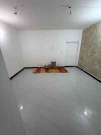 #للايجار طابق أرضي جديد  يحتوي عل غرفتين نوم وصاله ومطبخ وصحيات   السع...