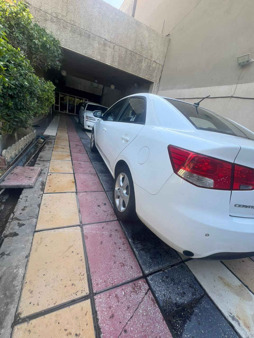 سيراتو 2010
مكفوله كفاله عامه 
عدا بارد بسيط
سياره كلش جديده
رقم اربيل تريد تحويل او وكاله
محرك وكير كفاله بيه سياره منضومه غاز
العنوان بغداد حي البنوك 
*********** 
***********
