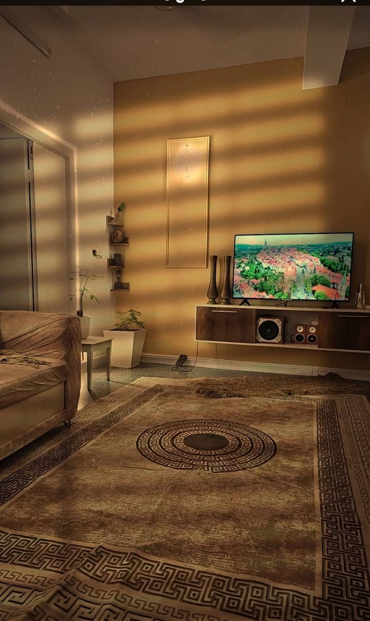 عقار للبيع
#الدوره زراعي ابو طياره. 

 الموقع تجاري على الشارع العام

المساحه. 100 بي قرار قاضي 

يحتوي الطابق الاول  مطبغ. وصاله. وهول حولي 

وغرفه نوم  ومنور وصحيات 

الطابق الثاني  غرفتان نوم وصحيات وغرفه غساله 

الثالث بيتونه  

كامل من كل شي  ومزود بالديكورات 

هـ ***********

ملاحضه غير متواجد ع الفيس
