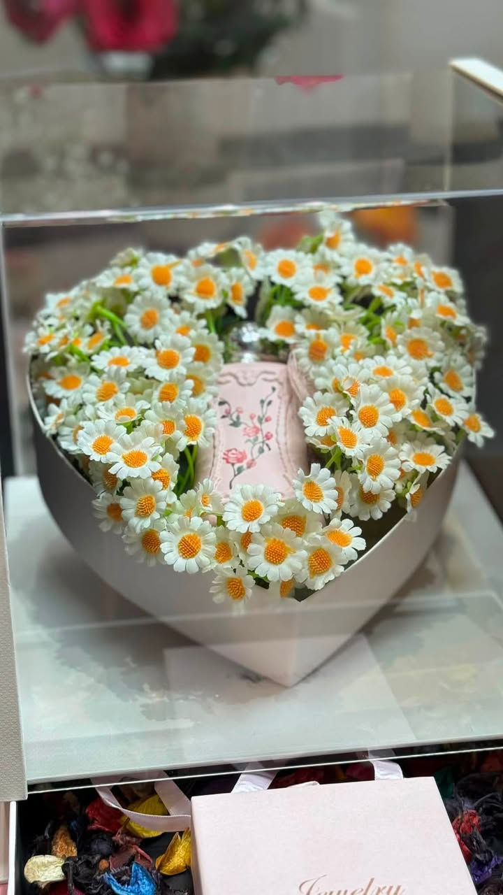 سلام عليكم احنا محل Love rose او لف روز
مختصه بمجال تنسيق الزهور 🌸🎀
الزهور الصناعي- الزهور الطبيعي - تنسق هدايا 🫶🏻
🚗يتوفر توصيل لبغداد 

💳يتوفر دفع الإلكتروني 

🛣️  كرادة المسرح الوطني داخل فرع كرزات بعلبك 
📞***********

حساب الانستا https://www.instagram.com/loverose17216?igsh=MTYzOHl6aWoxNXRxaA%3D%3D&utm_source=qr
