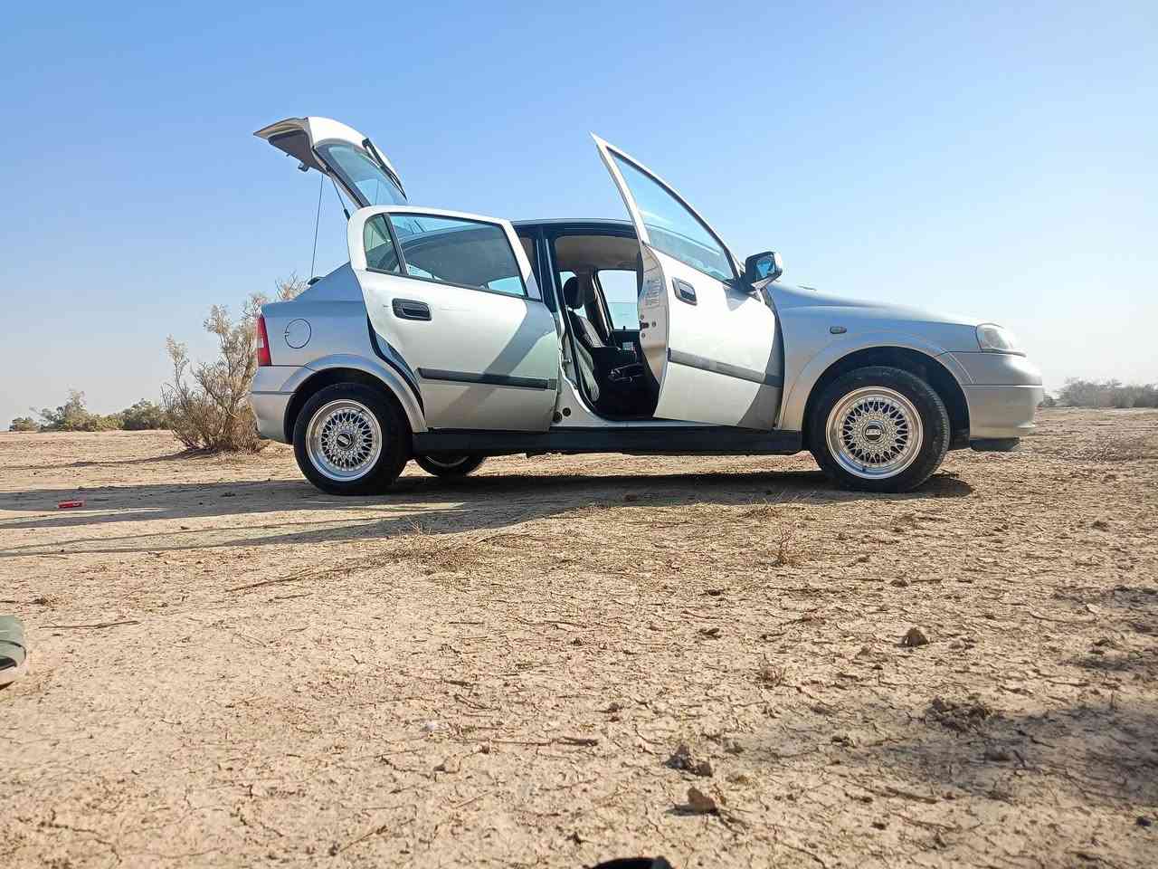 اوبل استرا 2002رقم بغداد باسمي مكفولة كفاله عامه من الضربه والصبغ والتبديل والسونار مرفق بالمنشور.بيه جرد بالقماره والبنيد بسيط
حداديه امامي خلفي ودرايم شفت ستوني مبدلهن تخم تاير ويل كب رياضي كهربائيات على وضع الشركه تبريد ثلج تدفئه شغاله مكفوله من قطرة اخياس بيه فقط لاستيك ولف مكاني ديوانيه قضاء عفك *********** السعر 60
