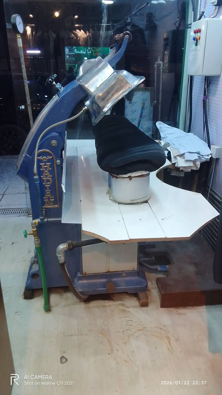 السلام عليكم مكوى للبيع المكان بغداد حي الجهاد حي الحسين شارع التجاري شغال وبي معاميل خير من الله محل كل غراضه جديده ايجار 450 موبايل***********   ،
