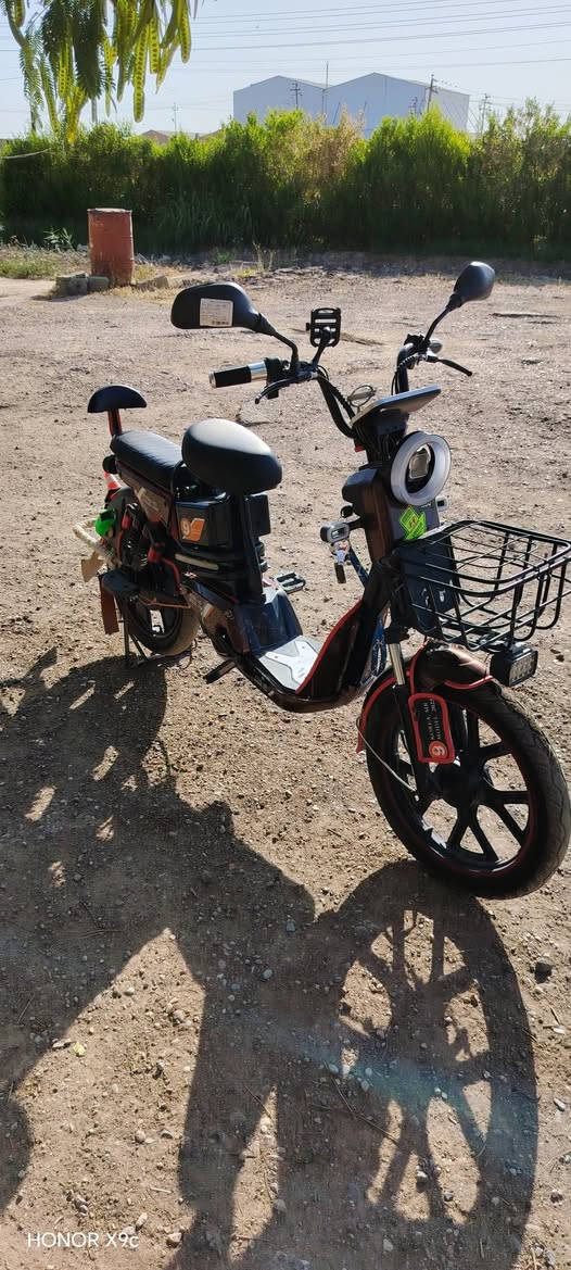 سلام عليكم بايسكل شحن للبيع مكاني ديالى بعقوبه سعره 200و50الف وبي مجال حك الجيه رقم الهاتف *********** مستعجل عليه

