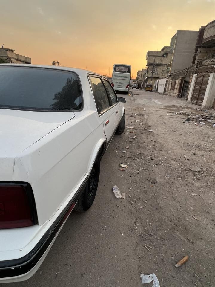 اولدز موبيل ١٩٩٠سياره جديده معنى الكلمه مصبوغ جنطه وقماره وبنيد بس عده هاي كفاله مكاني بغداد الأمين الثانيه 
كهربيات كله شغاله ***********
