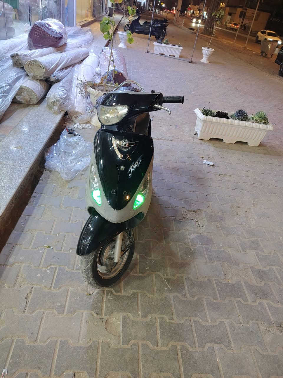 ماكس منغولي حاوية تبديل كفرات فقط للجماليه صارلها شهرين من نزلت من الحاوية والكفرات الاصلي موجودة سعرها 950 وبيها مجال ***********
