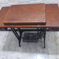 مكينة خياطة • اصليه قديمه • ميز ثقيل