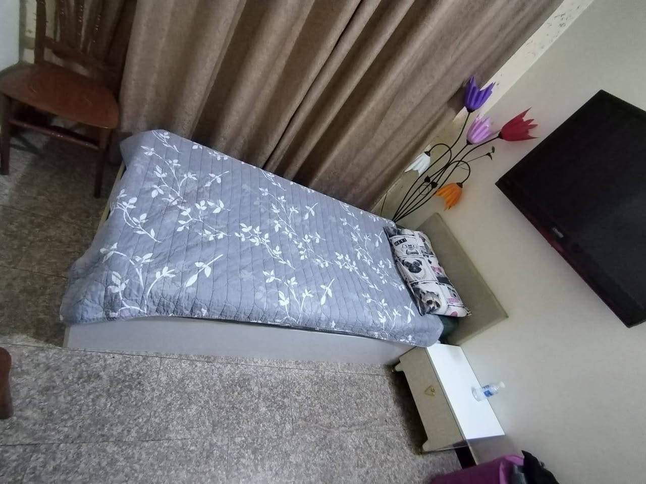 غرف نوم ثنين ومطبخ وميز طعام صغير للبيع شراي هذا رقمي ***********
