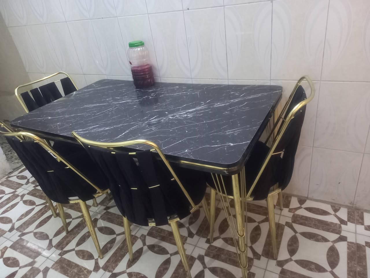 للبيع ميز ست كراسي
السعر خاص رجاء


**إذا كنت صاحب هذا الإعلان وتريد حذفه لأي سبب، رجاءا أرسل رسالة إلى الدعم الفني**