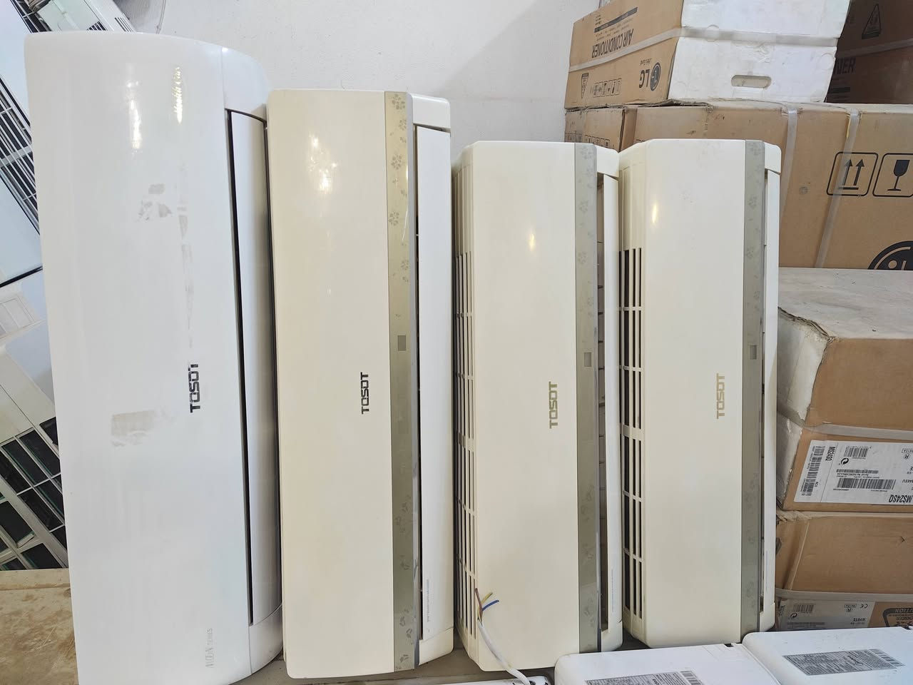 سبالت واحد طن عدد تقريبا 40جهاز 
فقط جمله ابيع
ملحقات داخليه وخارجيه وحمالات (جوكر وبيلادي) وريمونت
***********
