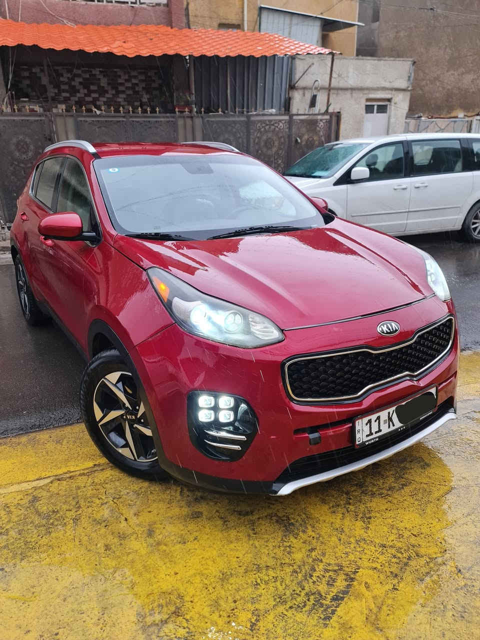 السلام عليكم
سبورتج 2017 للبيع وراد 
مكينه 2400 
كشن كهرباء
تسخين مقاعد
كشنات جلد 
تحكمات ستيرن 
الكير 3وضعيات قيادة 
تخم زنون اصلي + البلوجكتر 4عدسات
داخل لونين 
حساس تايرات
وباقي تفاصيل السبورتج معروفة 

كهربائيات السيارة كلها شغالة وخالية من المشاكل
ميكانيك السيارة كلة في حال جيد 
السيارة ما تصرف عليها دينار واحد كاملة من كلشي والحمد لله 

ماشية100

ضرر السيارة بامريكا  موجود بالصور 

  السيارة مابيها دواخل 
السعر 168$ وبيها مجال حك جيتك
عنوان السيارة بغداد الجديدة
رقم صاحب السيارة ***********
