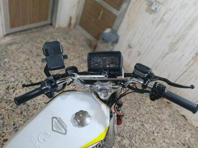 سلام عليكم دراجه ايرانيه للبيع 5كير موديل 2025.
***********
