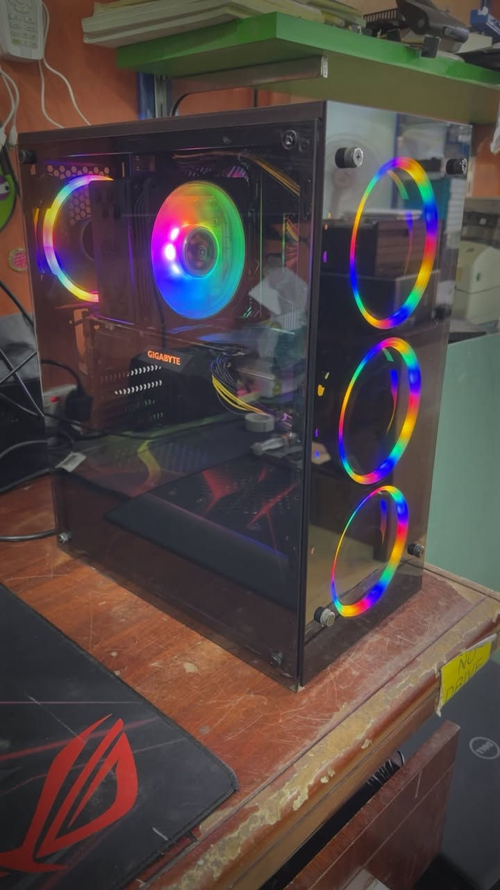 Pc كيمنك 
كور اي فايف i5 جيل عاشر 
رام 16G 3200
هارد m.2 128 + 1T HHD 
كارت شاشة GTX 1660 oc 6G 
باور سبلاي 550
السعر 500 الف 
***********
