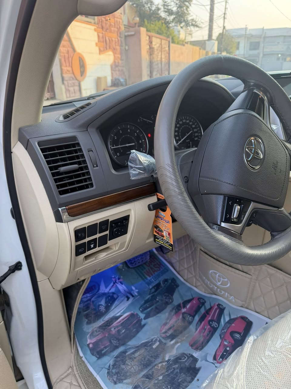 السلام عليكم 
كل ماهو جديد ومميز 
لاندكروز موديل 2017 بريم اصل فول فول ام الدفيدي 
8ايرباك 
كشنين كهرباء 
وباقي المواصفات المعروفه 
معروفه مواصفات البريم رقم سليمانيه دولي بأسمي 
مكفوله كفاله عامه تخم تاير جديد 
ماشي 106الف كيلو شرط الفحص 
السونار مرفق مع الصور 
العنوان ديالى المقداديه 
السعر 497$$
الاستفسار اكثر 
***********
عباس التميمي التجارة السيارات
