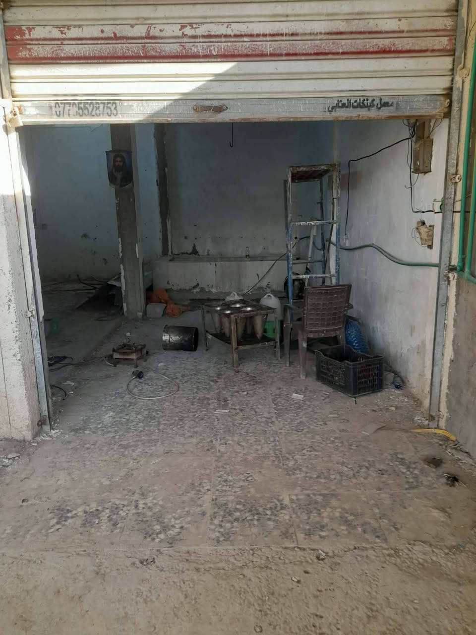 مجزرة دجاج وسمك للبيع كامله مكمله
حوصين سمك واحد خارجي وثاني داخلي 
قفاصه عدد2 
هلاسة جديدة 
موقع حلو خير من الله 
مكان المجزرة سايد الواحد الكرغوليه مقابيل فلافل علي دبل 
للستفسار وباقي تفاصيل لاتصال على رقم ***********
