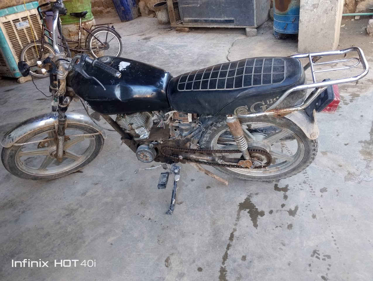 السلام عليكم ماطور للبيع او مراوس تايكر موديل 19 محرك كير شرط نشاط ومعدل فول 
  والباقي شرط السعر ((225)) وبي مجال مكان بيجي لاتصال ***********
