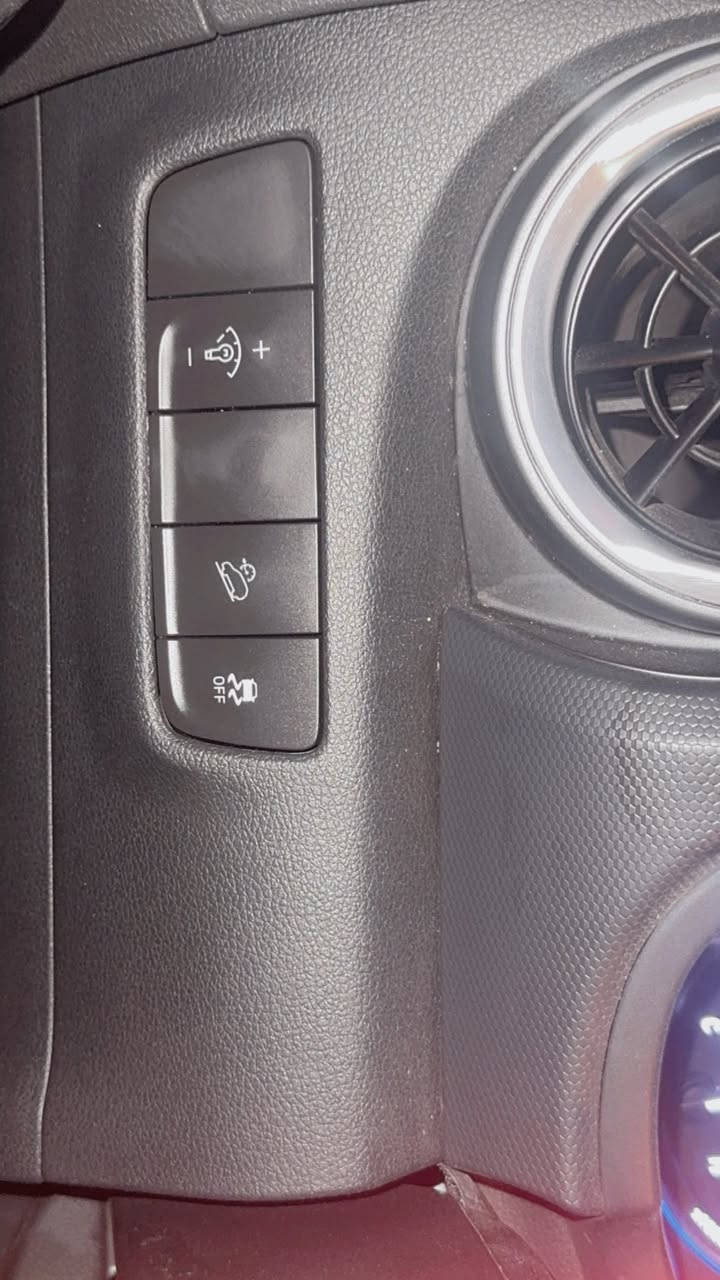 كونا ٢٢ فور ويل بجم كبس حادثها فقط الباب الخلف الساىق محرك ٢٠٠٠ *********** مكانها بغداد الشرطه الخامسه
