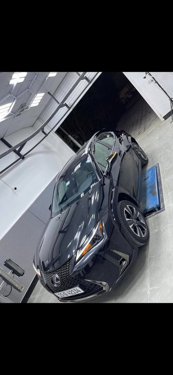 السلام عليكم
اللهم صل على محمد وال محمد

للبيع فقط بدون مراوس 

((Lexus ux 250hybrid 2023))

السيارة محرك حجم ٤ سلندر سعة 2000cc هايبرد 🔋

**فول مواصفات **

ماشية 65000 كيلو نظيفة جداً

حادثها امامي جهة السائق تبديل جاملغ و بنيد فقط لا لغد و لا شاصي

💸السيارة كلش نظيفة طخم تاير امامي قبل اسبوع مشدود ،

سنوية باسمي

رقم بغداد 

🌱ثلاث اوضاع قيادة سبورت ، نورمال ، ايكو 

⛽،رادار  وحساسات وتحديد مسار كله شغال

 تبريد قطعتين

تاخذ بنزين عادي ومحسن

السيارة تاخذها منا متصرف عليها و لا سنت

السعر  207$ 

للتواصل على الرقم بي واتساب ***********
