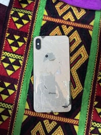 ايفون اكس ماكس ذاكره ٦٤ مبدل شاشة مبدل بطارية مكسور الضهر السعر ١٠٠ وب...