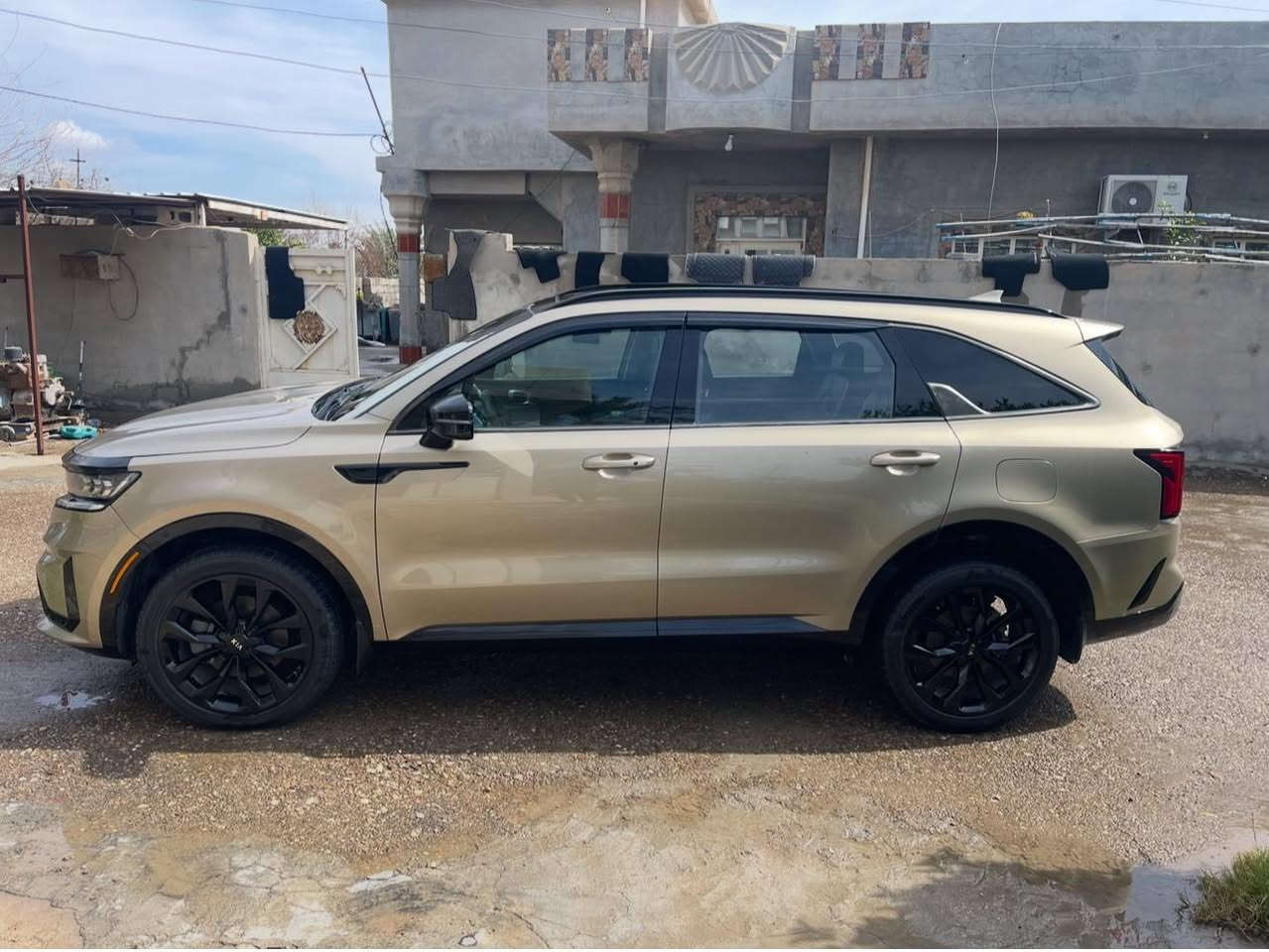 السلام وعليكم للبيع سورنتو 2021 للبيع 
فئة SX فول مواصفات بصمة تشغيل بصمة أبواب تشغيل عن بعد صندوك كهرباء ودخول ذكي بانوراما كراسي السايق والصدر كهرباء وتدفئة سبعه راكب كراسي منفصل vip شاشه ذكية وكامره دواره تحكم ستيرن ورادارات 360درجه سايد بريك بصمه اوتو هولت خمس وضعيات قياده وضع منحدر النزول دفع رباعي سياقه ذاتيه 
محرك 2500 تيربو السياره على وضع الشركه صور الحادث مرفقه السيارة ليبل واحد صبغ فقط ربع البنيد ماشيه 55
السعر ٢٢٥ وبيها مجال السيارة رقم اربيل تحويل مباشر
للاستفسار الاتصال على الرقم

***********
