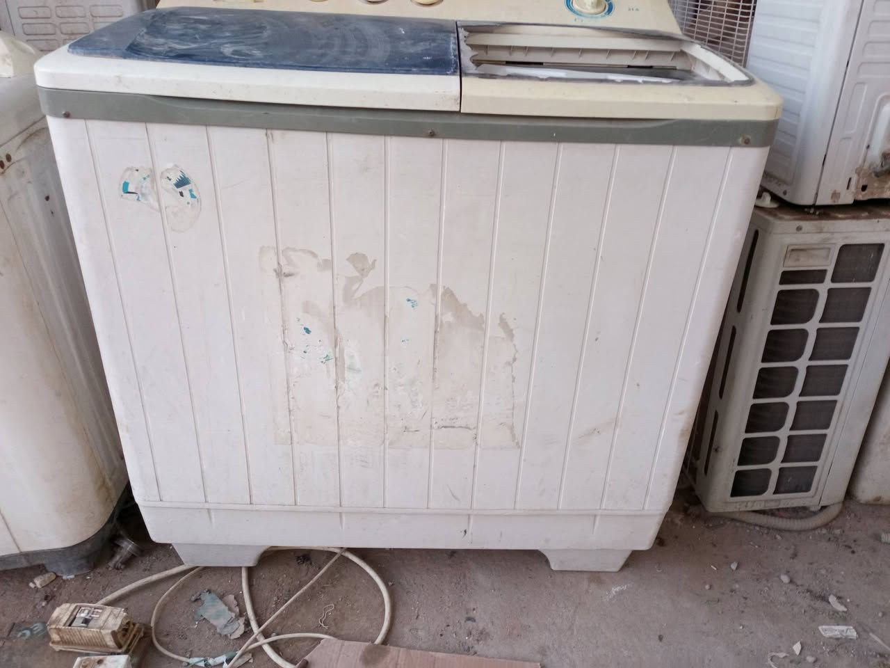 السلام عليكم غسالات العدد 3
توشيبا الصيني 21كيلو الحجم الكبير
 وحده برڤاب ايراني 9كيلو 
وحده صيني 12كيلو
 شرط شغل
 مكاني قضاء النصر ***********
