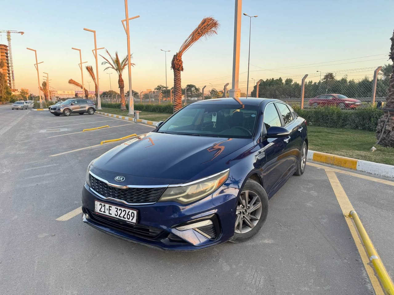 السلام عليكم لبيع كيا اوبتيما 2019 واد امريكي حادث جاملغ عكس السايق مبدل ومصبوغ وباب امامي عكس السايق مبدل بلادي بدون صبغ السياره ماشيه 88 الف ميل 
فئه السياره fe تجي
شاشه كبيره 
شاشه اعطال 
كامره دواره
حساس خلفي 
تحكمات ستيرن 
رادار امامي 
نقطه عمياء 
تحديد مسار و قياده ذاتيه
3 وضعيات EGO+SPORT+ COMFORT
حساس اطارات 
ابل كار بلي+اندرويد اوتو 
سعر السياره 135 ورقه وبيها مجال
رقم السياره سليمانيه بسمي تحويل ثاني يوم او وكاله مكان السياره بغداد العامريه
لتواصل *********** بغداد, العراق
