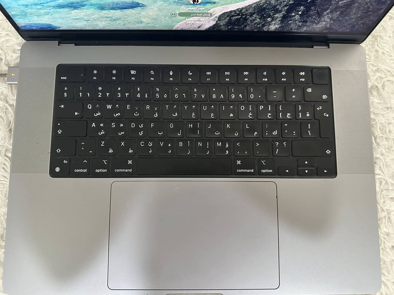 للبيع: MacBook Pro 2023 (M3 Pro)
المواصفات الأساسية:
• المعالج: Apple M3 Pro (أحدث جيل من آبل).
• الموديل: MacBook Pro 2023.
هارد 1T
• الشاشة: Liquid Retina XDR (سليمة تماماً وواضحة جداً كما في الصور).
• الحالة الخارجية: نظيفة جداً (بدون خدوش أو كسور).
ملاحظات الحالة الفنية
• يوجد عطل في لوحة المفاتيح (Keyboard).
• المخارج (Ports) لا تعمل حالياً.

التواصل: قيم وارسل السعر على الخاص


**إذا كنت صاحب هذا الإعلان وتريد حذفه لأي سبب، رجاءا أرسل رسالة إلى الدعم الفني**