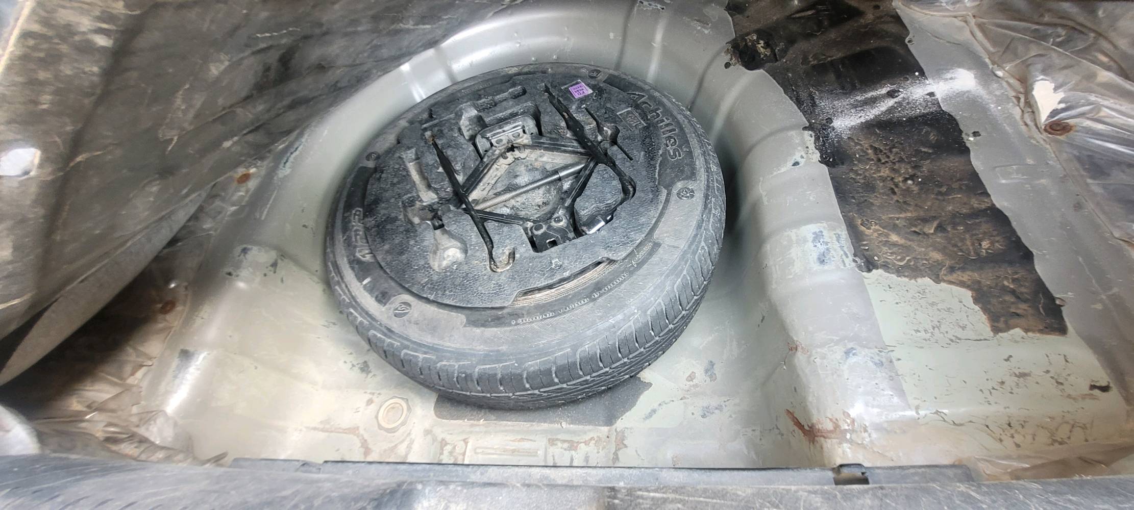 اكسنت موديل ١٣ خليجي
مكينه ١٦٠٠ دوش المرغوب
مكينه بدايه تبخير
كير مكفول صدر امامي خلفي جديد السياره مدوشمه ارضيه وكشنات وسقف وصندوق مرايه داخليه تسجيل الشارع الامامي والخلفي وداخل السيارة يعني تسجيل ٣ كاميرات 
تخم تاير نظيف 
باتري وسلف جديد منظمة بانزين جديده سياره كلش حلوه 
بأسمي رقم بغداد الدولي مصفرة هيئة وغرامات 
السعر ٧٥ $
مكاني بغداد الامين منطقة سكينه خلف بانزين خانه الجبهة 
رقمي ***********
اعتذر عن المراوس والخاص والاجابه بالتعليقات
